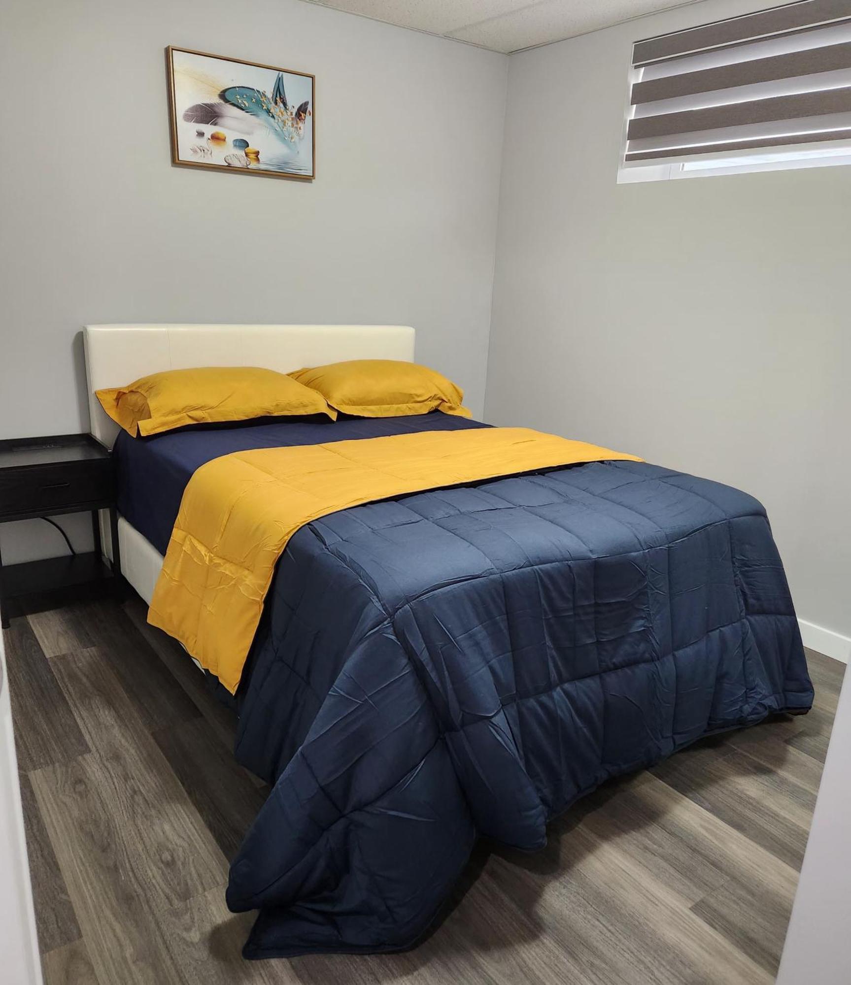Entire Basement Suite With Private Entrance Winnipeg Exterior photo