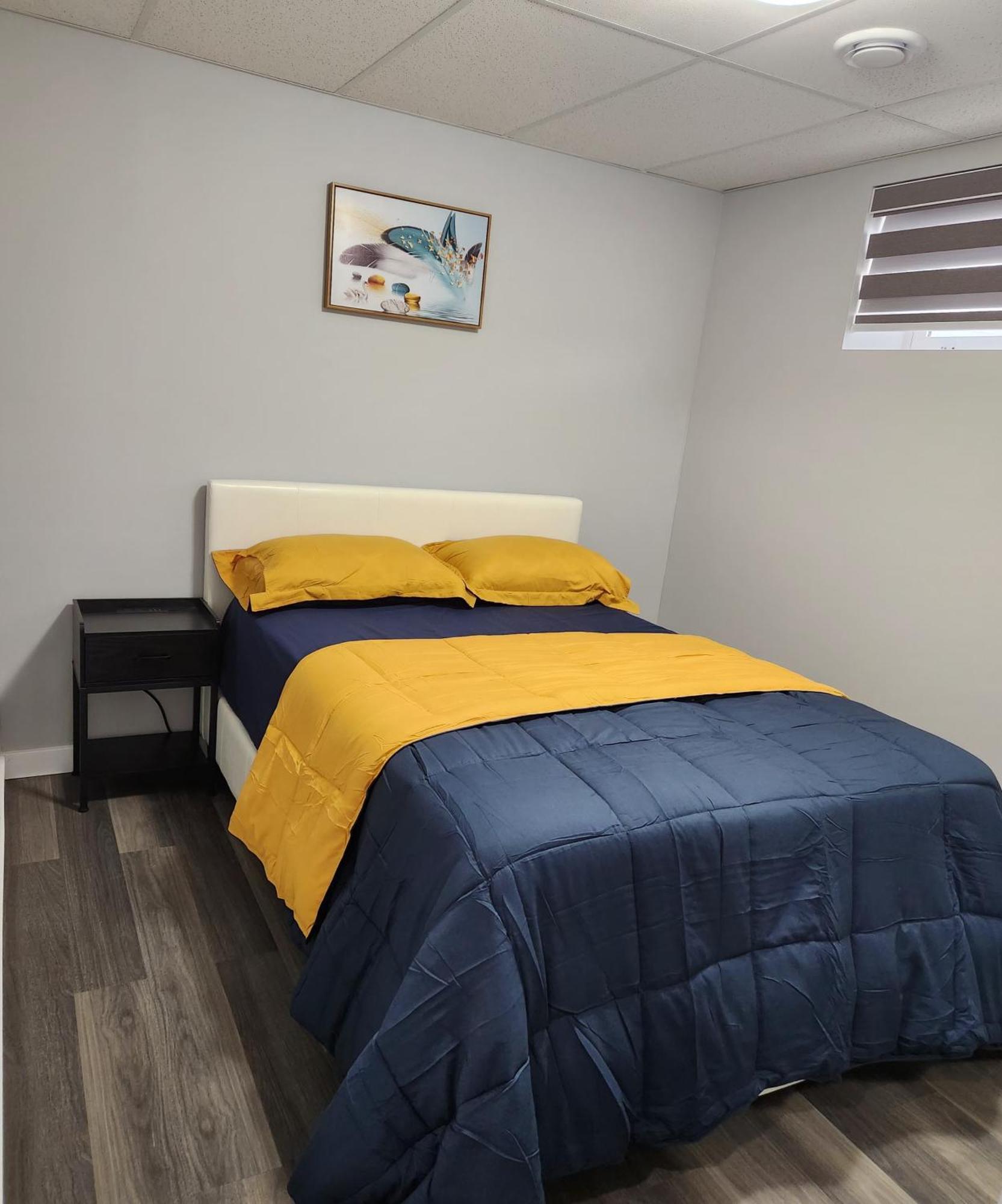 Entire Basement Suite With Private Entrance Winnipeg Exterior photo
