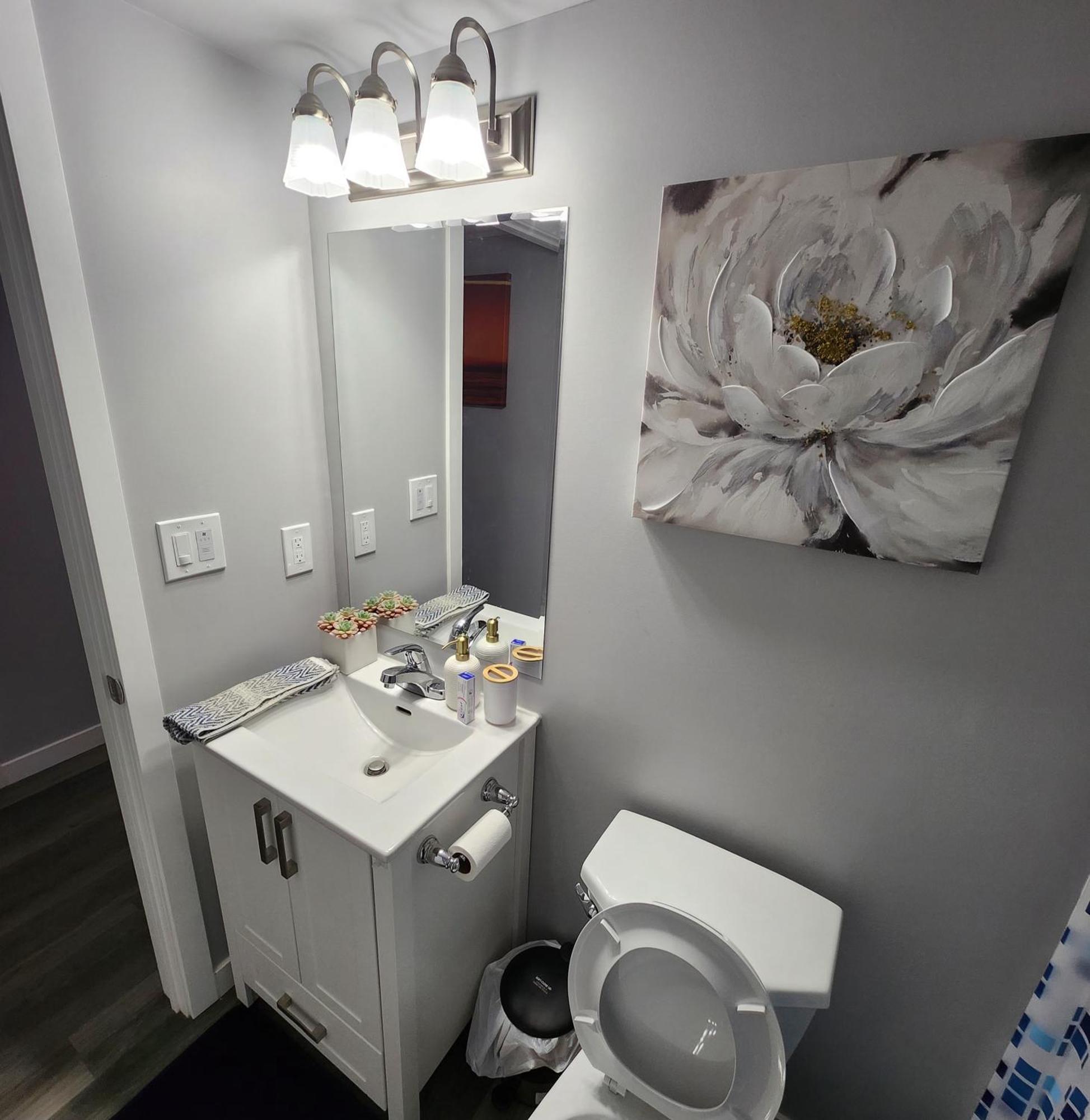 Entire Basement Suite With Private Entrance Winnipeg Exterior photo