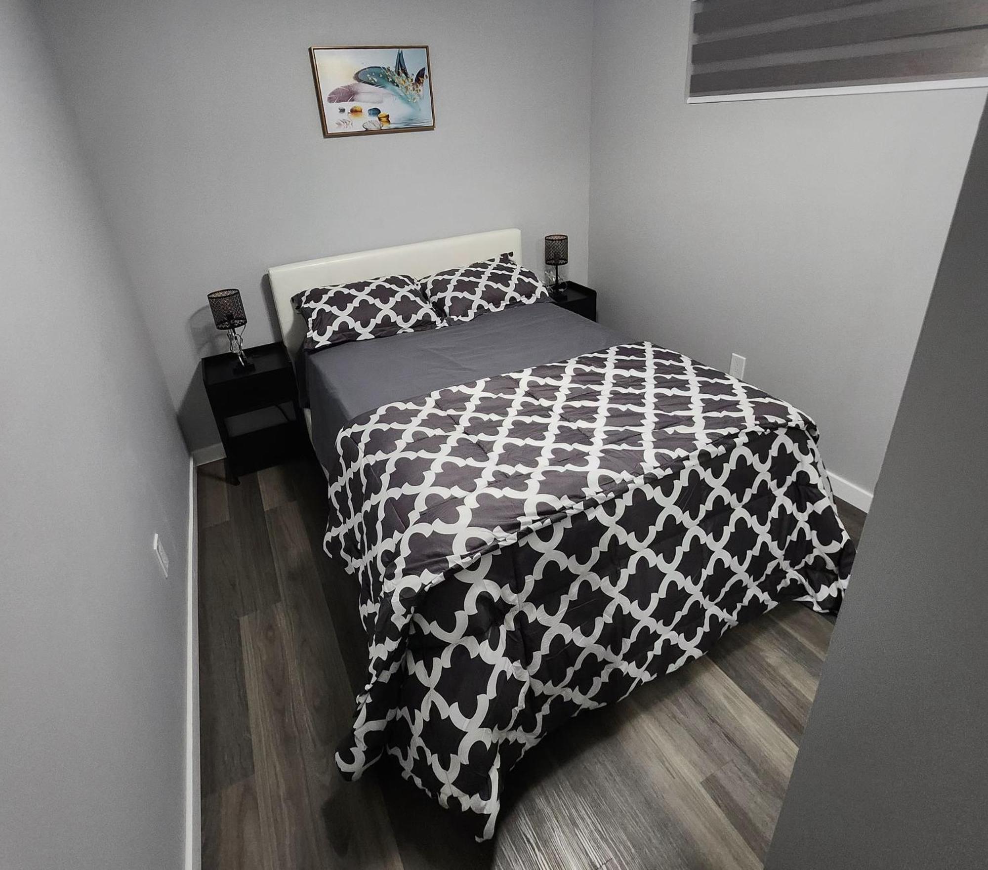 Entire Basement Suite With Private Entrance Winnipeg Exterior photo