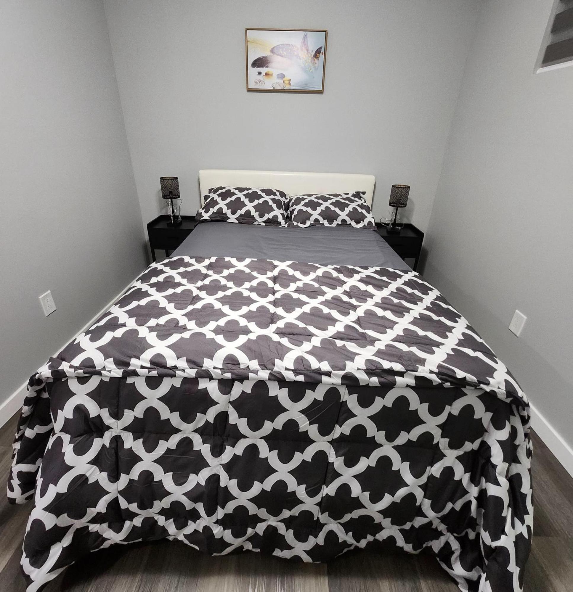 Entire Basement Suite With Private Entrance Winnipeg Exterior photo